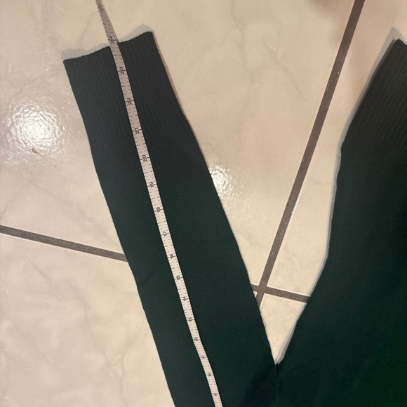 EXCELENT CONDITION FRENCH CONNECTION HUNTER GREEN TURTLE NECK IN SMALL - Picture 4 of 6